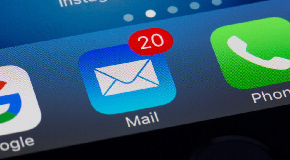 email icon shows incoming emails on iPhone