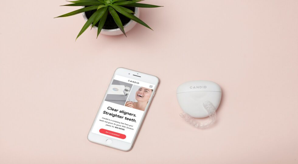 email showing up on a mobile phone screen